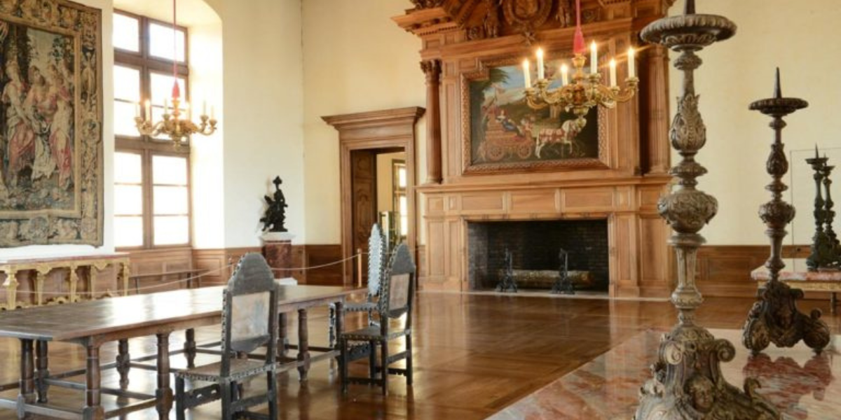 chateau de hautefort intérieur - Visites en Périgord