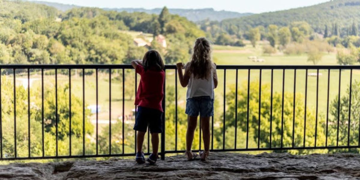 Vue sur la vallée de la Vézère - Visites en Perigord