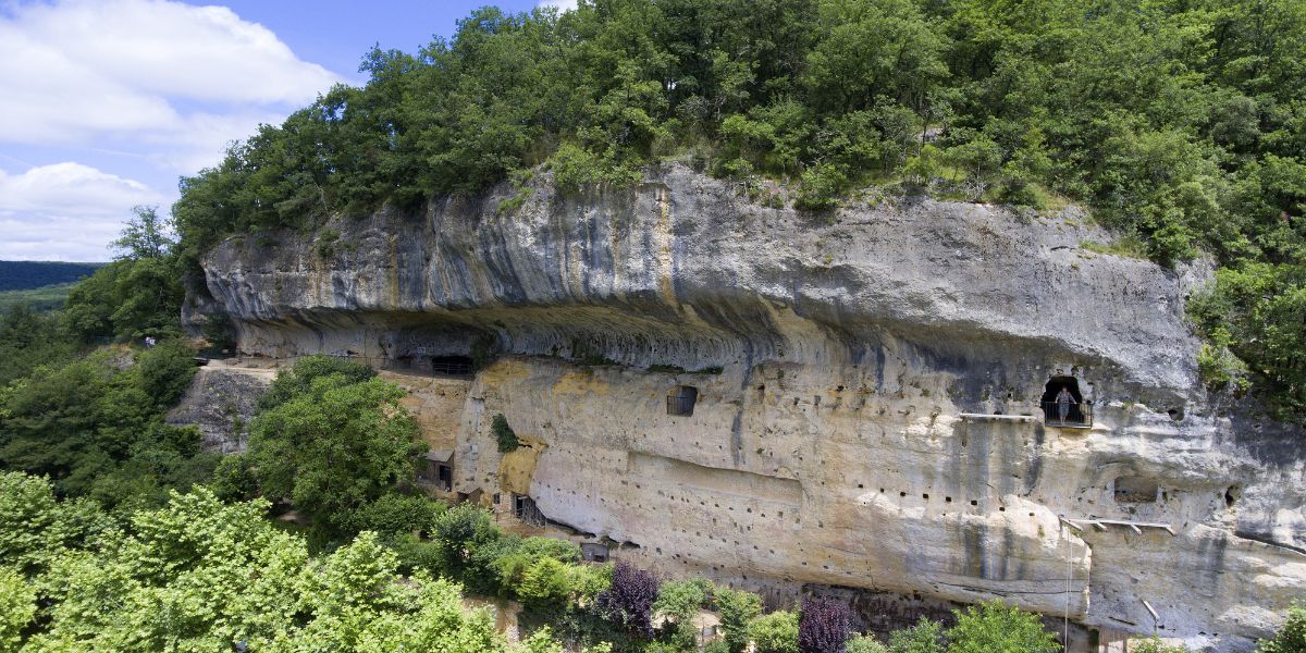 Vue panoramiques des grottes du Roc de Cazelle- Visites en Perigord