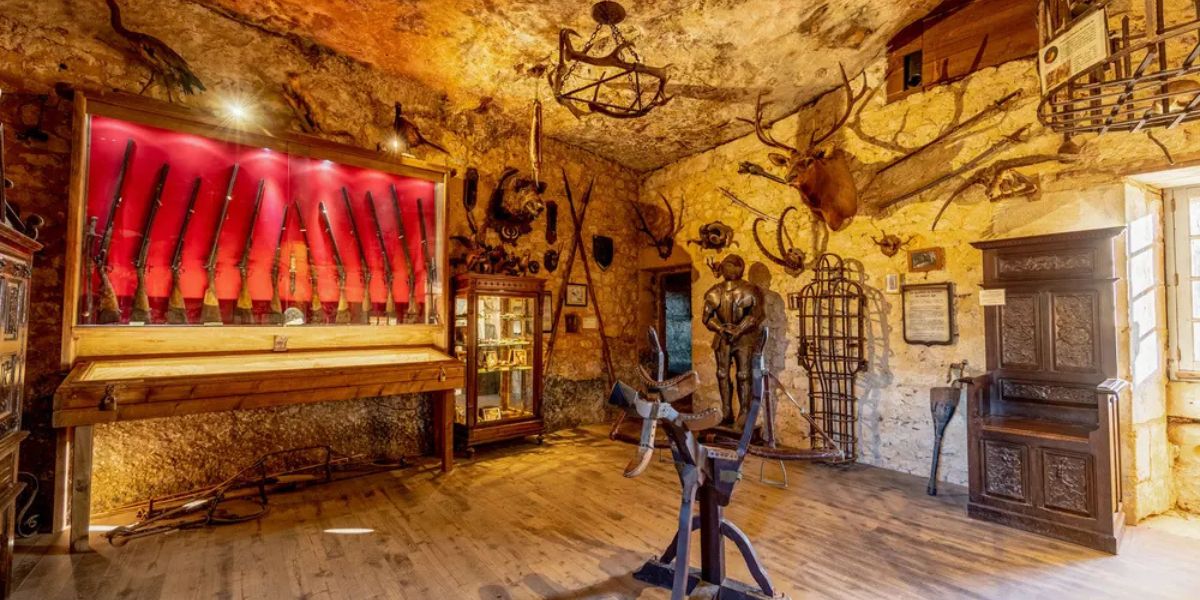 Salles des armes - Visites en Périgord